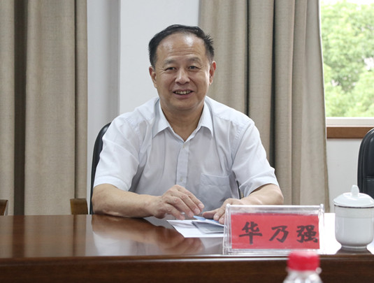 华乃强在最后的讲话中充分肯定了我校校地(校企)合作取得的成绩,对