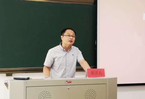 学院党总支副书记,副院长孔庆明代表学院对2021级新生的到来表示热烈